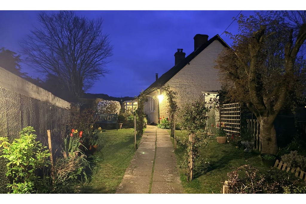 Property photo 2 of 20