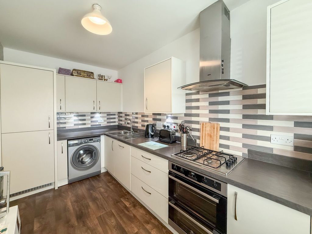 Property photo 3 of 12 Kitchen