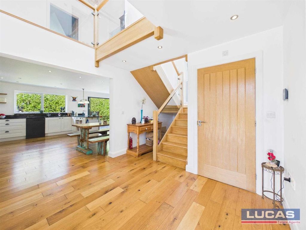 Property photo 2 of 33
