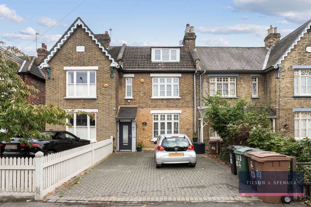 Property photo 3 of 19 170920259_Tils_83 Hall Lane _E4 8Hw_009_Wm