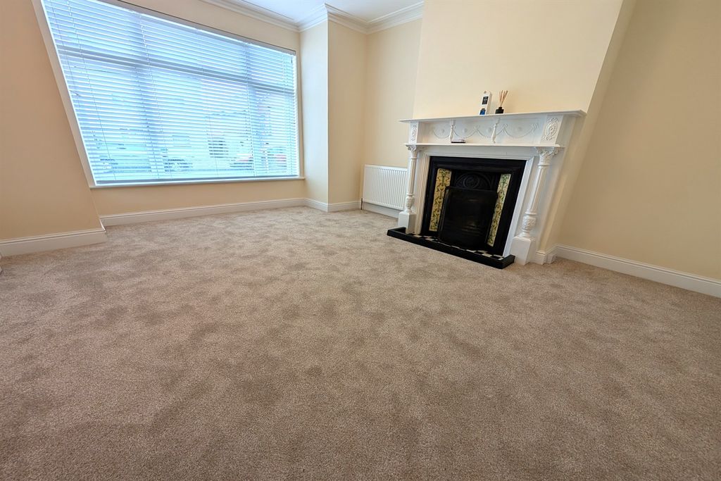Property photo 3 of 12 (Main)