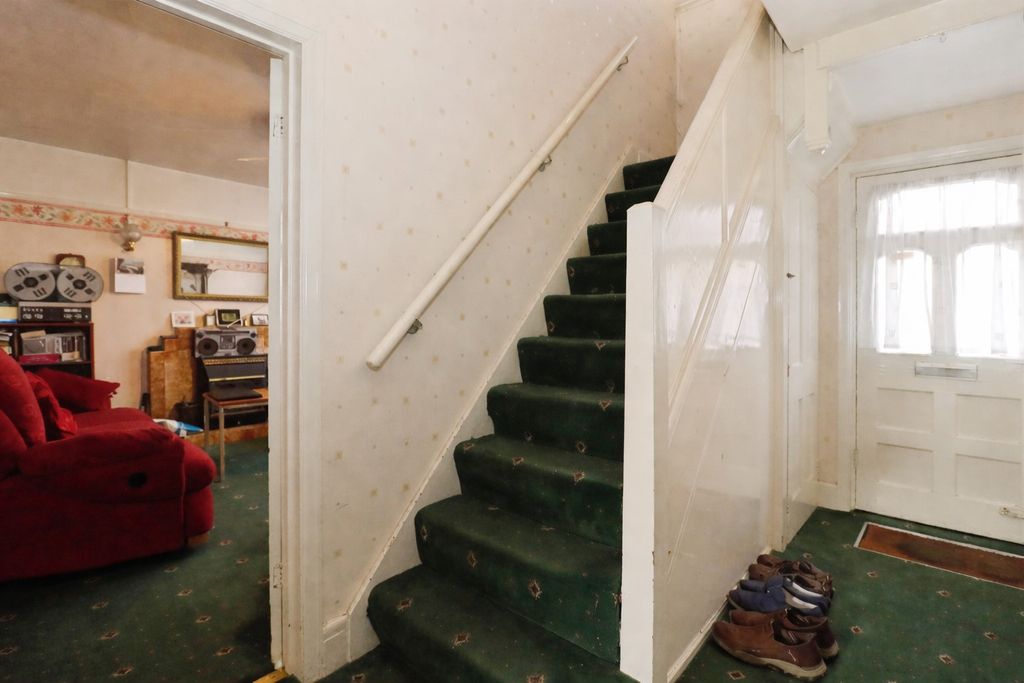 Property photo 2 of 17