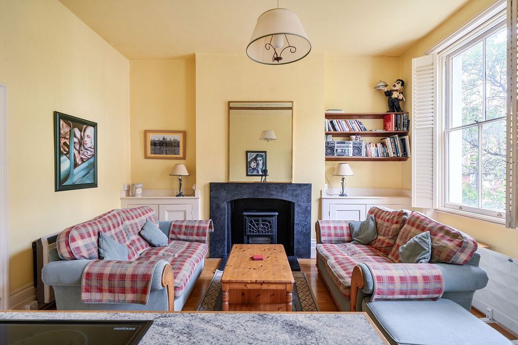 Property photo 1 of 8