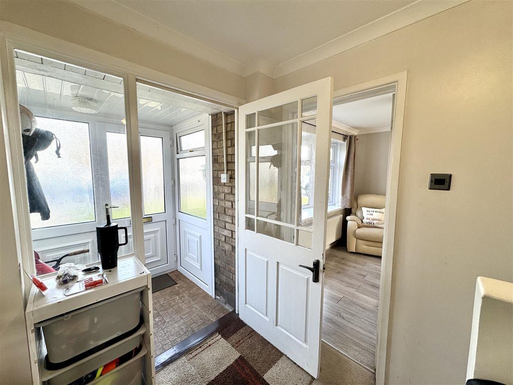 Property photo 2 of 15 Entrance Hall