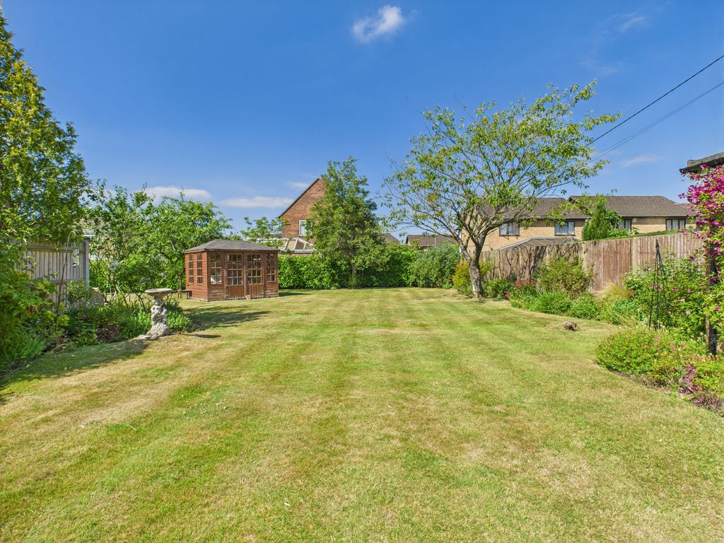 Property photo 3 of 18 Garden