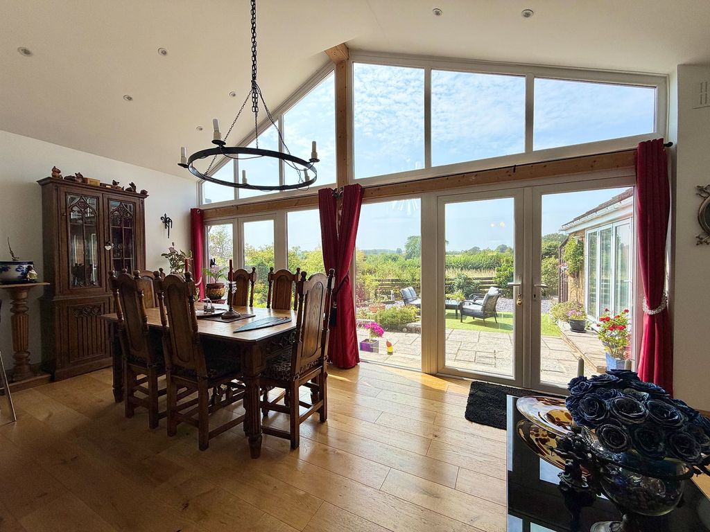 Property photo 2 of 33