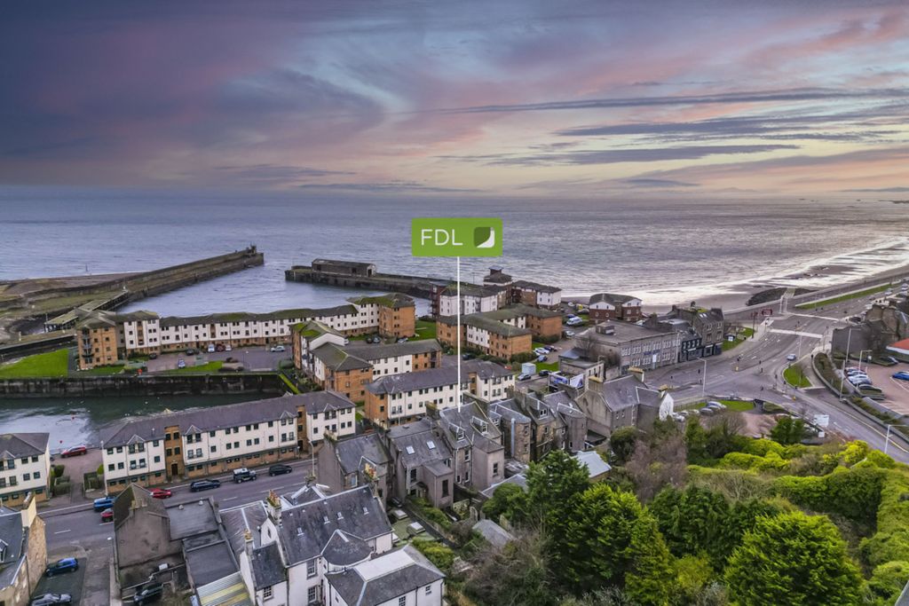 Property photo 2 of 31