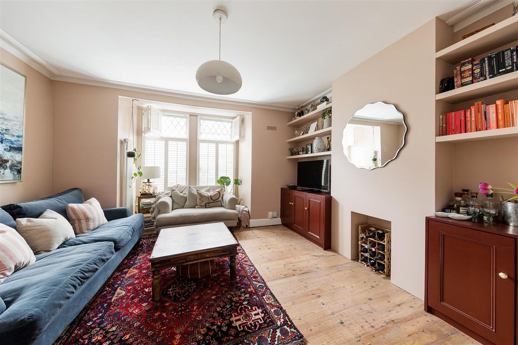 Property photo 2 of 21 Howard Road, E17