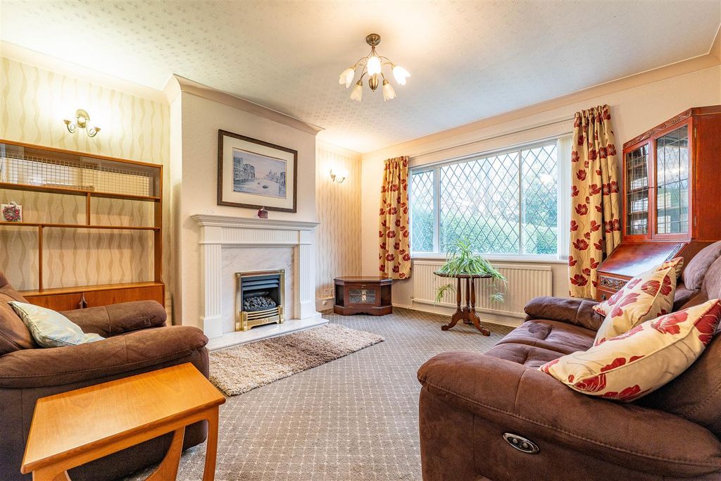 Property photo 2 of 16 Lounge