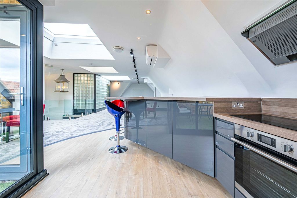 Property photo 1 of 23 Picture No. 01