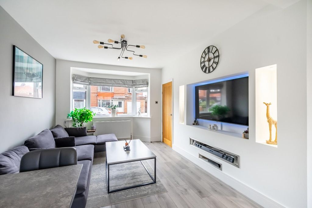 Property photo 2 of 12 17Bg-4.Jpg