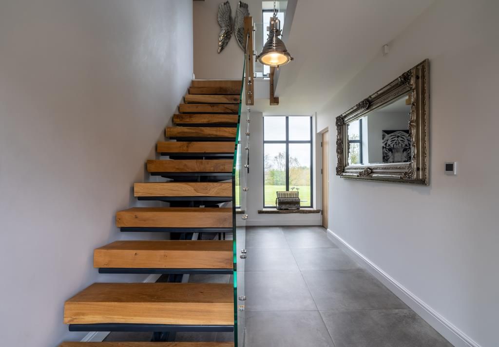 Property photo 3 of 35 Entrance Hall