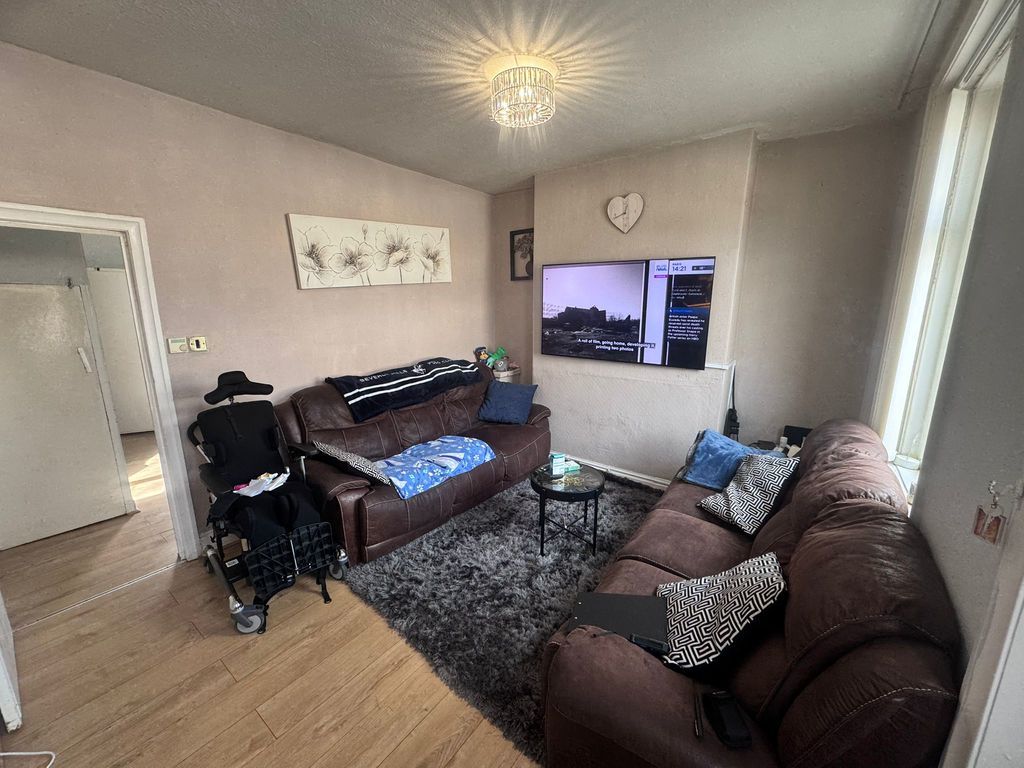 Property photo 3 of 7 Photo 2