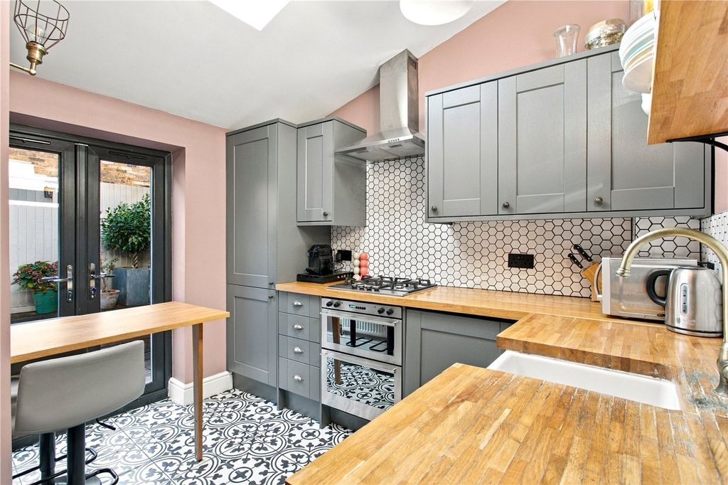 Property photo 2 of 12 Picture No. 06