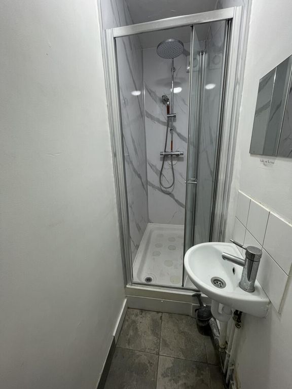 Property photo 3 of 4 Bathroom