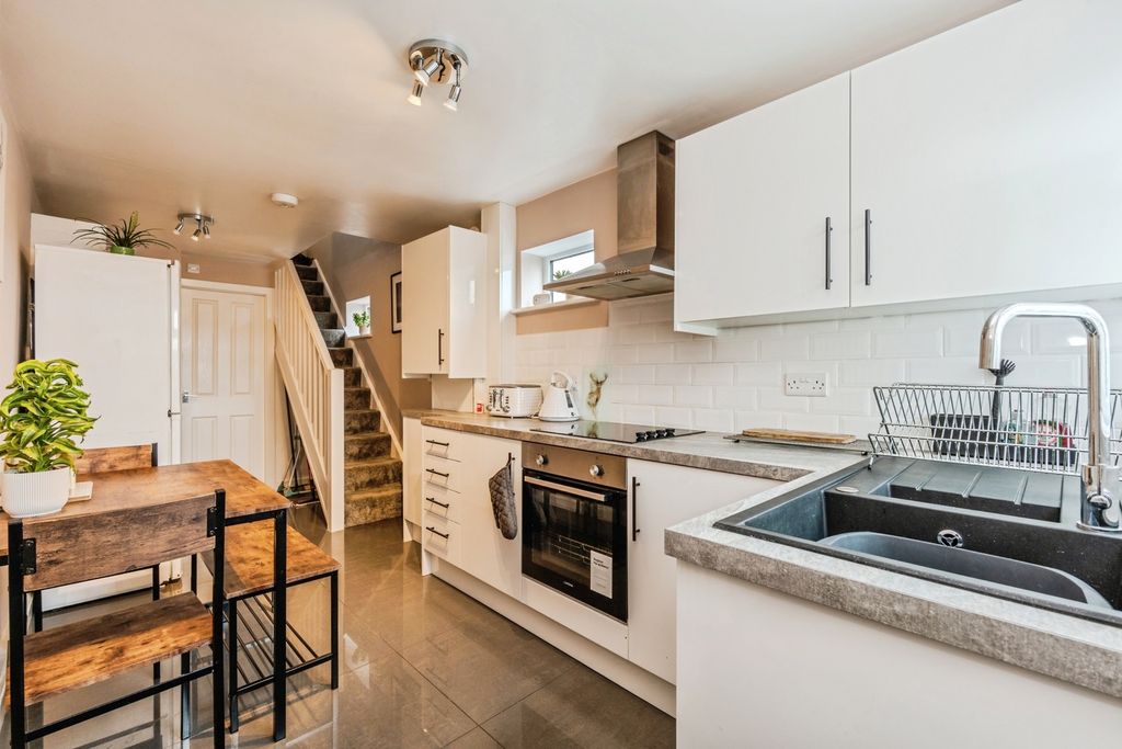 Property photo 2 of 12 Dining Kitchen