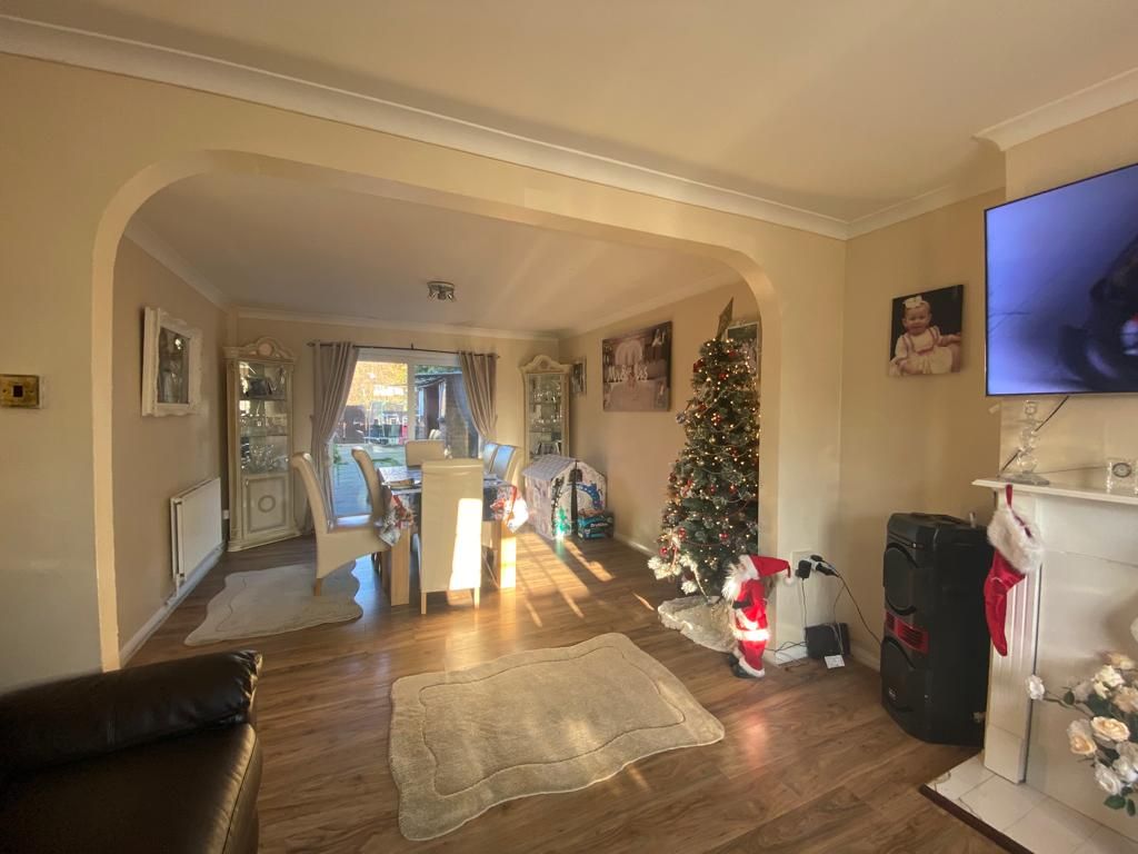 Property photo 1 of 9 Three Bed Terraced House To Rent Cygnet Avenue, Feltham Tw14