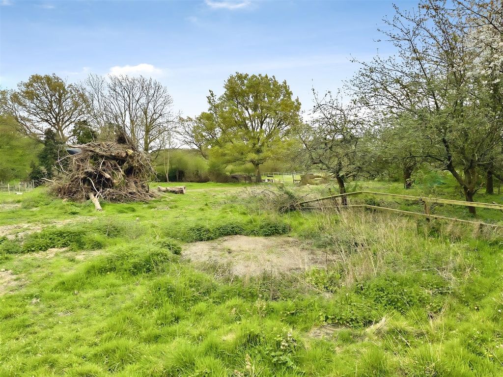 Property photo 2 of 43 Garden/Land