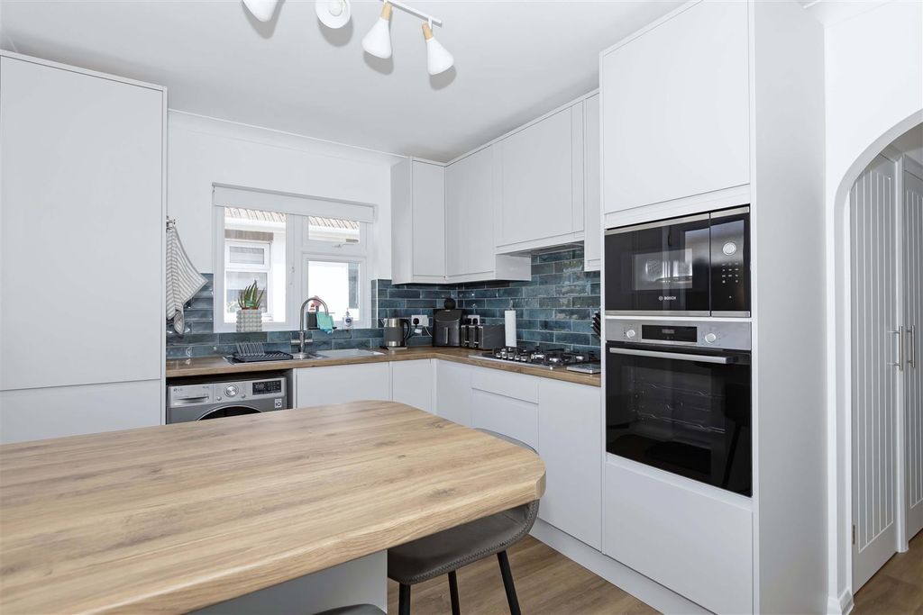 Property photo 2 of 14 Rackham Rd_10.Jpg