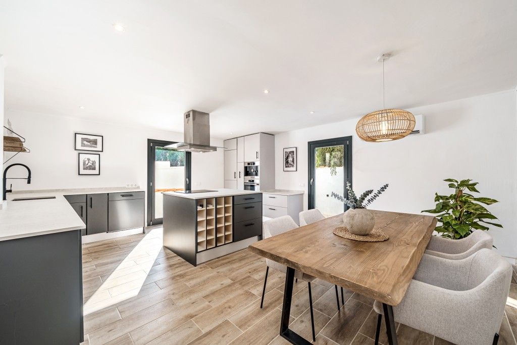 Property photo 3 of 18 Kitchen (2)