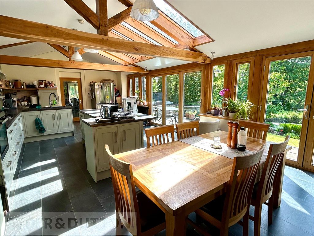 Property photo 2 of 32 Dining Kitchen