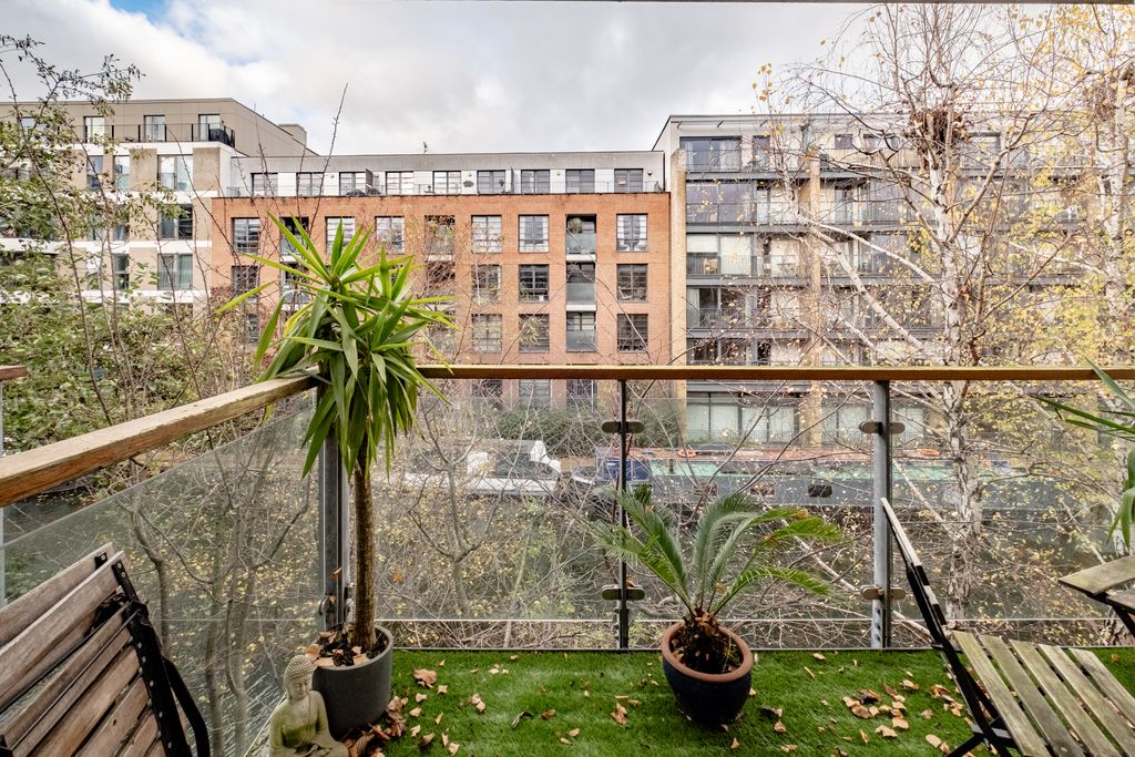 Property photo 2 of 21