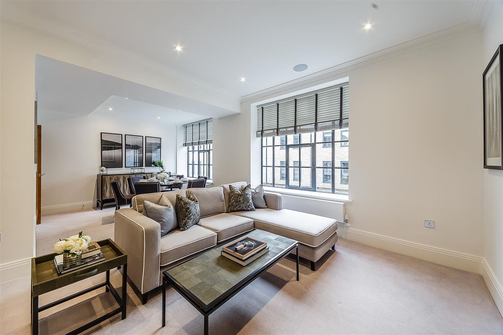 Property photo 1 of 7 Reception