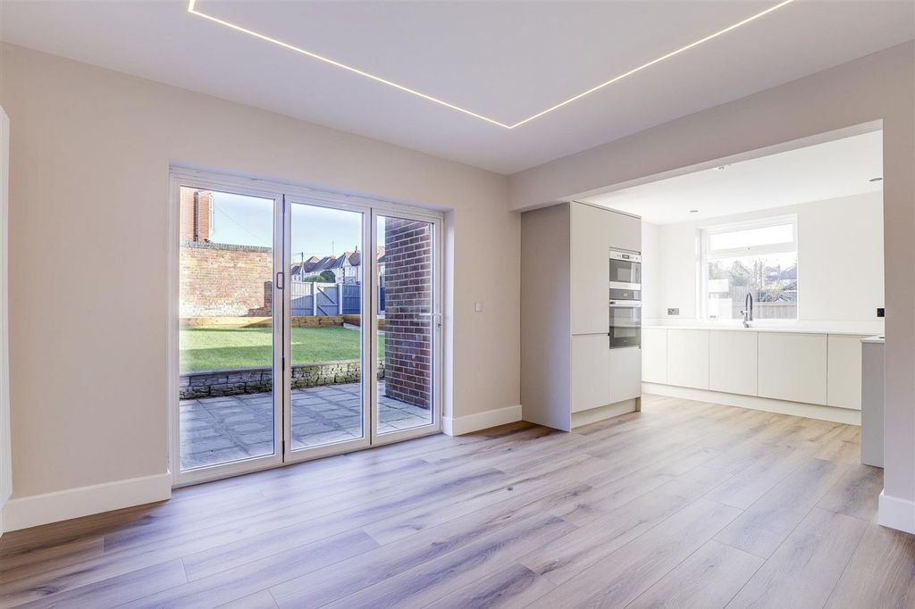 Property photo 3 of 29