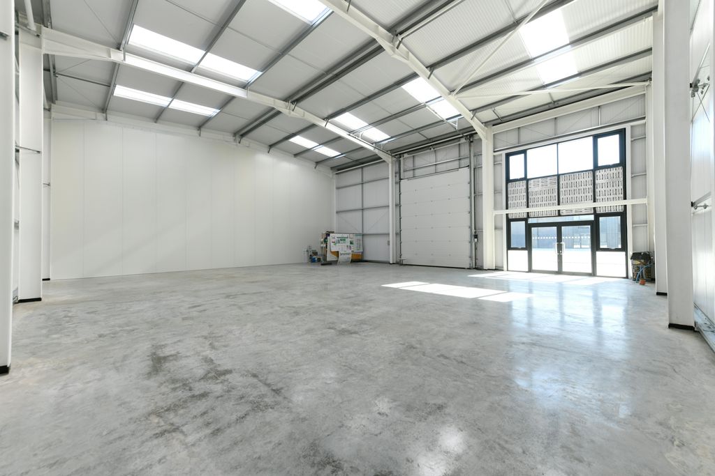 Property photo 2 of 9 Aylesburyenterpriseunits1-11_Highres-55.Jpg