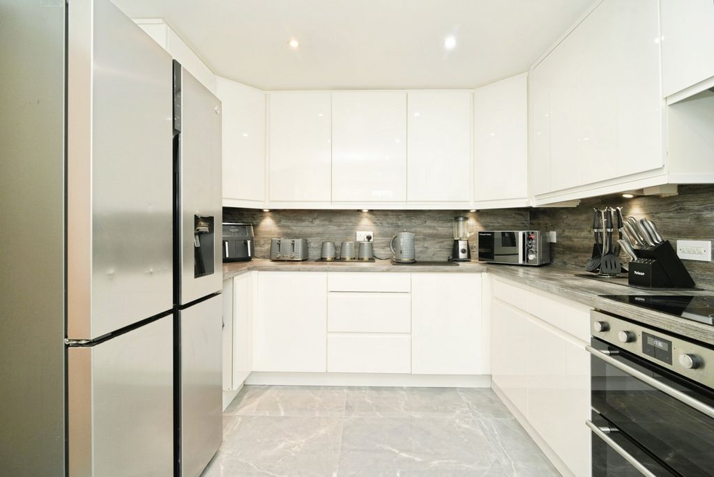 Property photo 2 of 20 Pbox-Img.Jpg