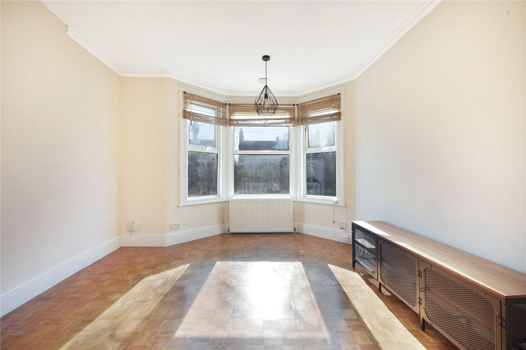 Property photo 2 of 10 Picture No. 23