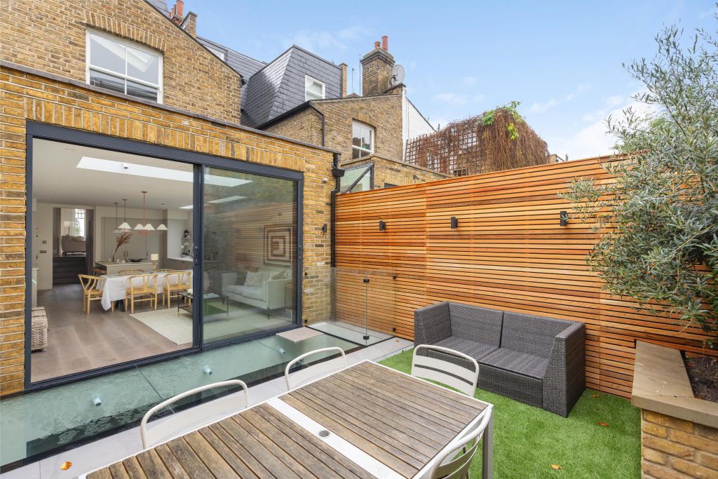 Property photo 2 of 19 Image