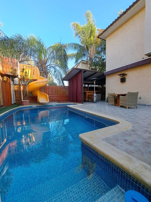 Property photo 1 of 27