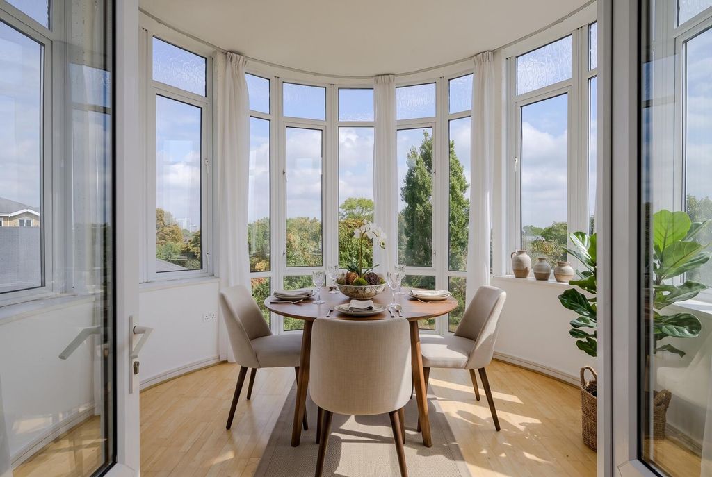 Property photo 2 of 18 Dining Room