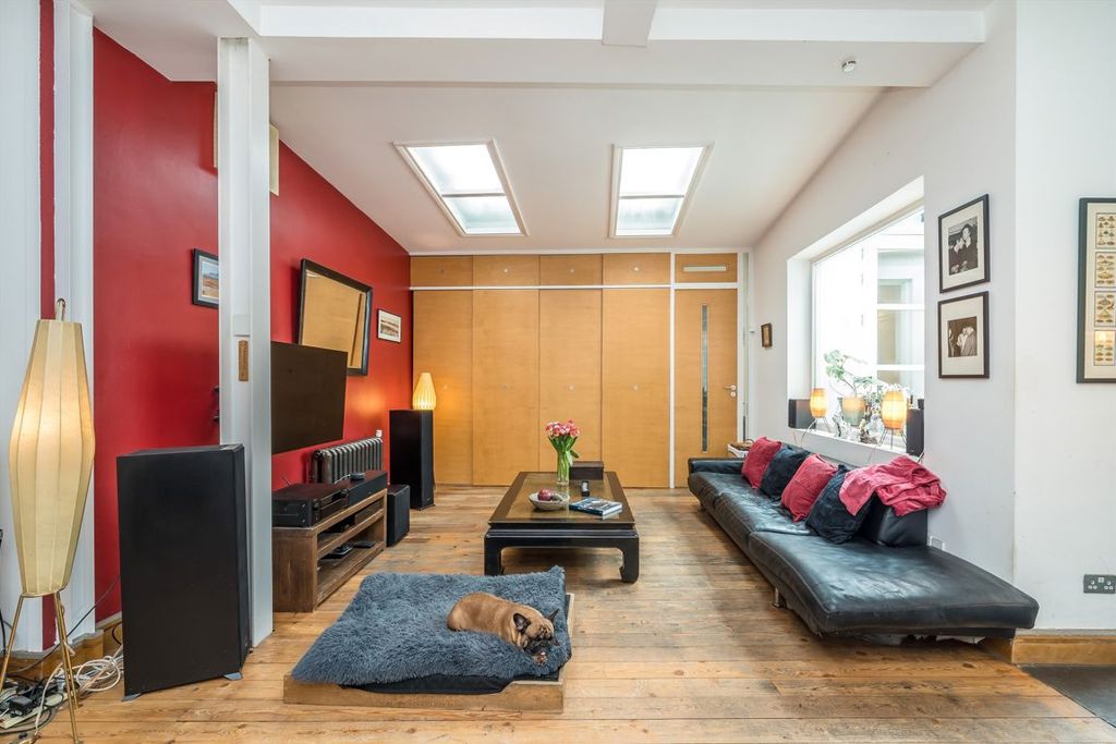 Property photo 3 of 11