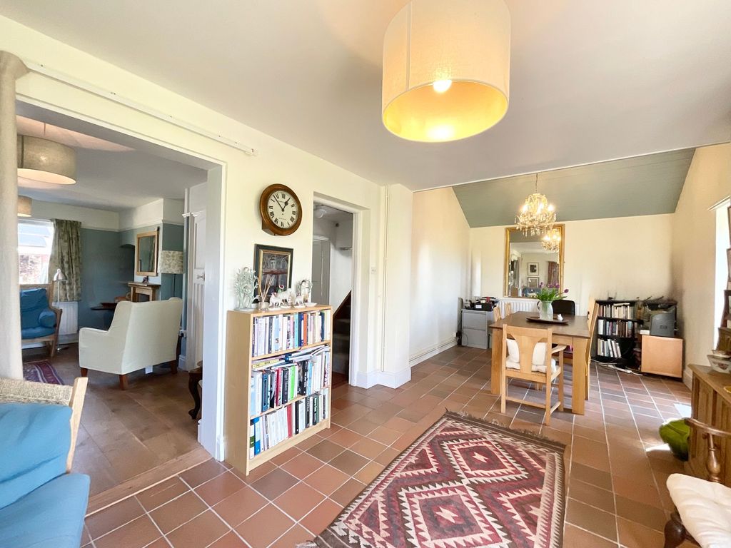 Property photo 2 of 40