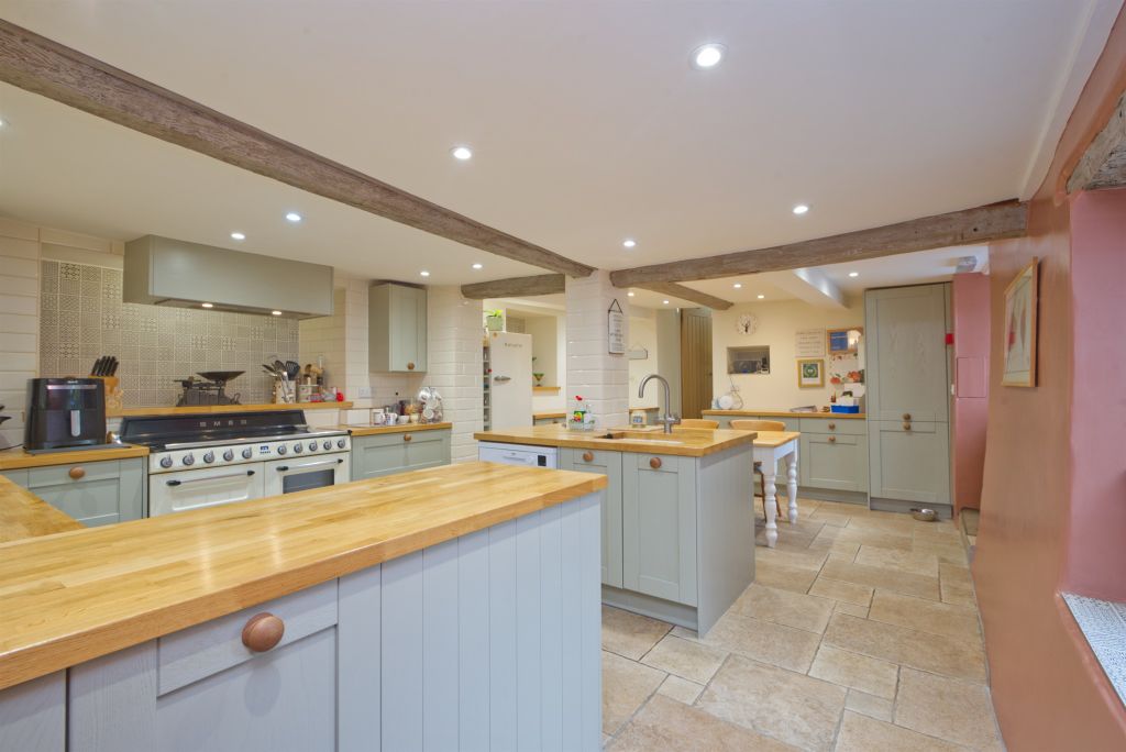 Property photo 3 of 34