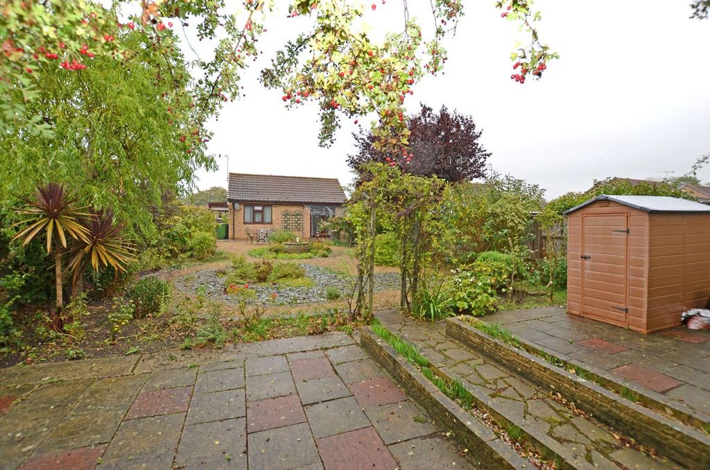 Property photo 3 of 11 3 - Garden