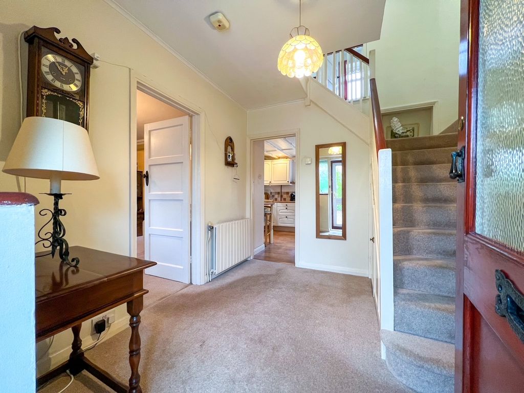 Property photo 3 of 28