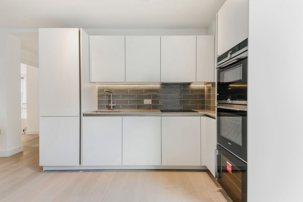Property photo 2 of 9 Kitchen - Gatsby Apa