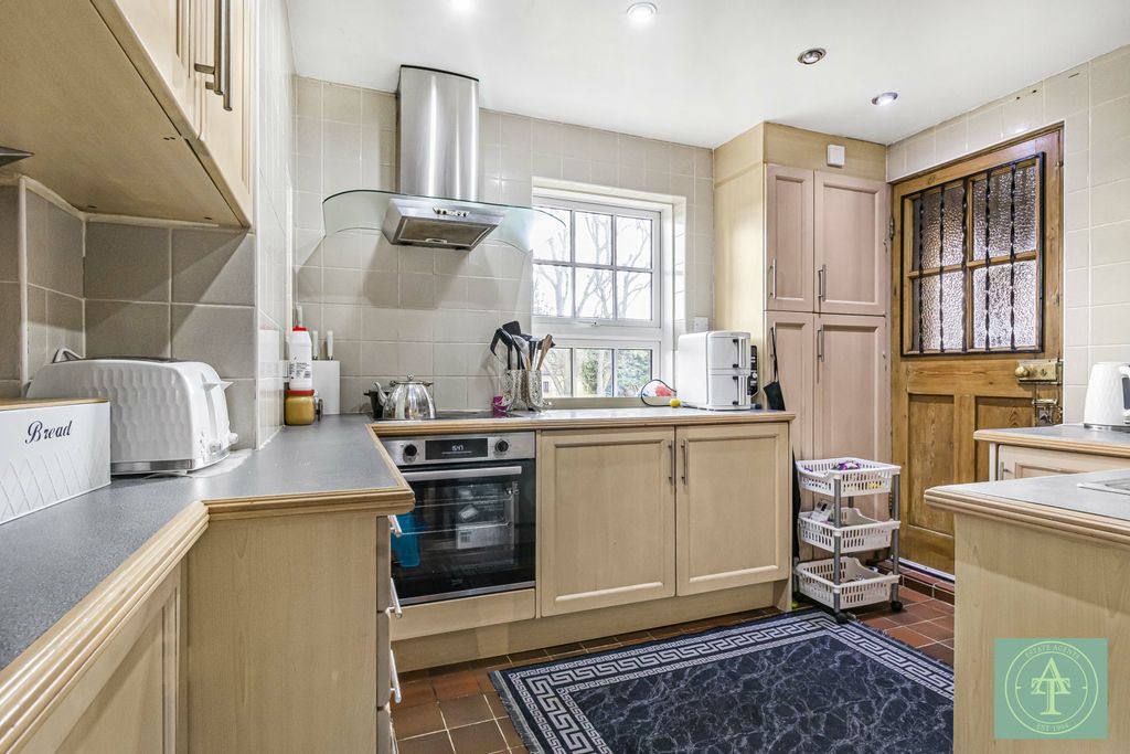 Property photo 3 of 20 Gallery