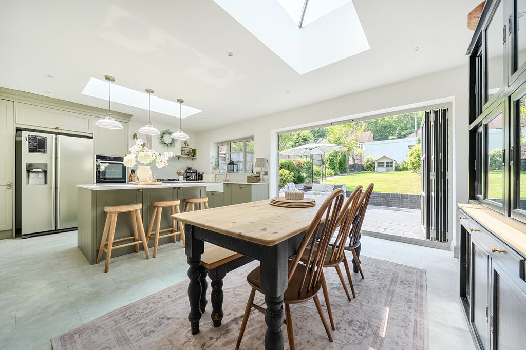Property photo 3 of 11 Kitchen / Breakfast Room