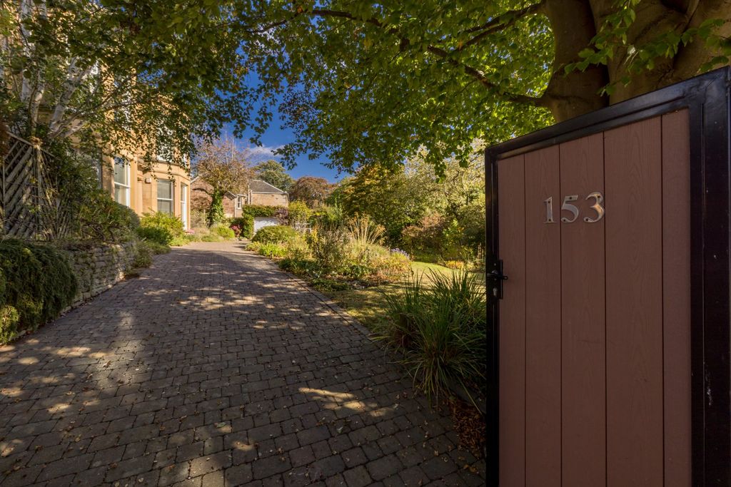 Property photo 2 of 19 Entrance