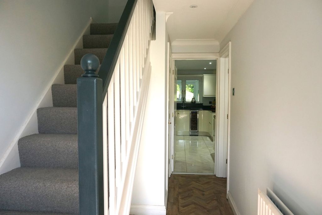 Property photo 2 of 39