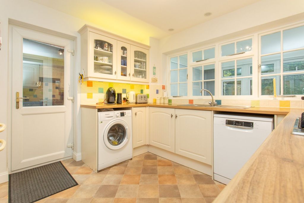 Property photo 3 of 14 Picture 3