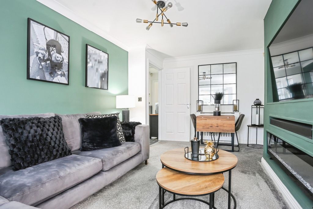 Property photo 3 of 19 P09c2898