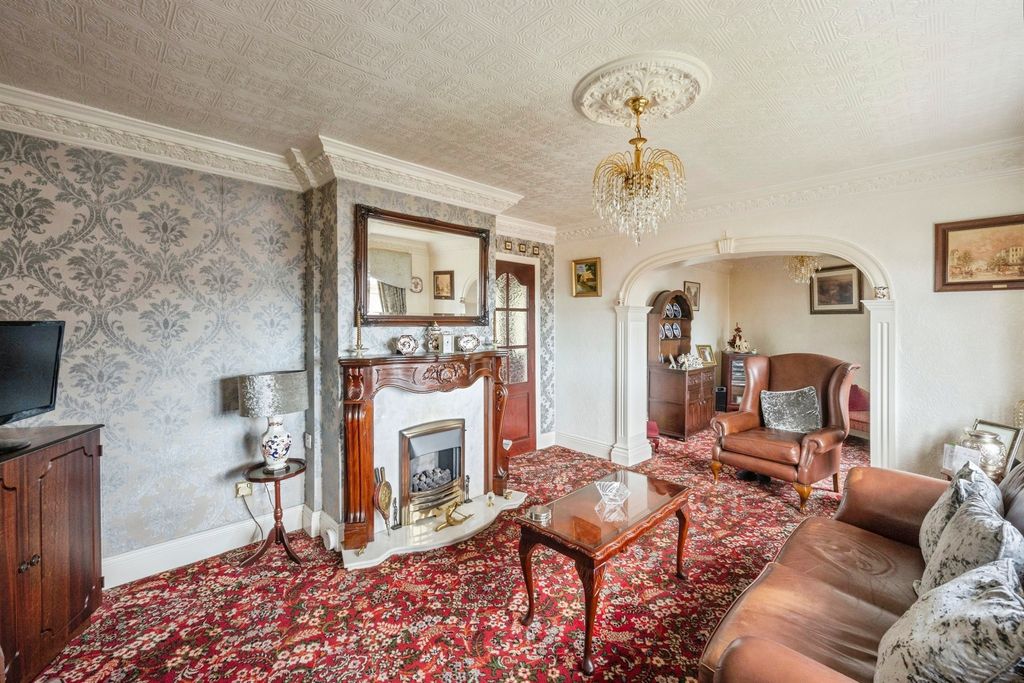 Property photo 2 of 25