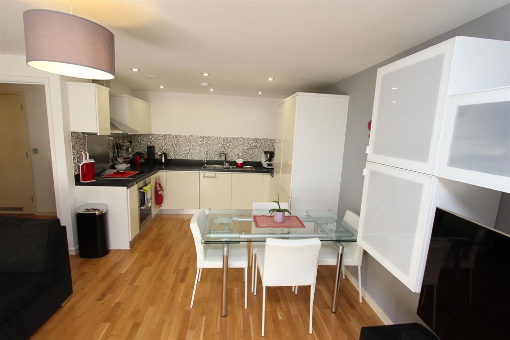 Property photo 1 of 10 St James House.Jpg