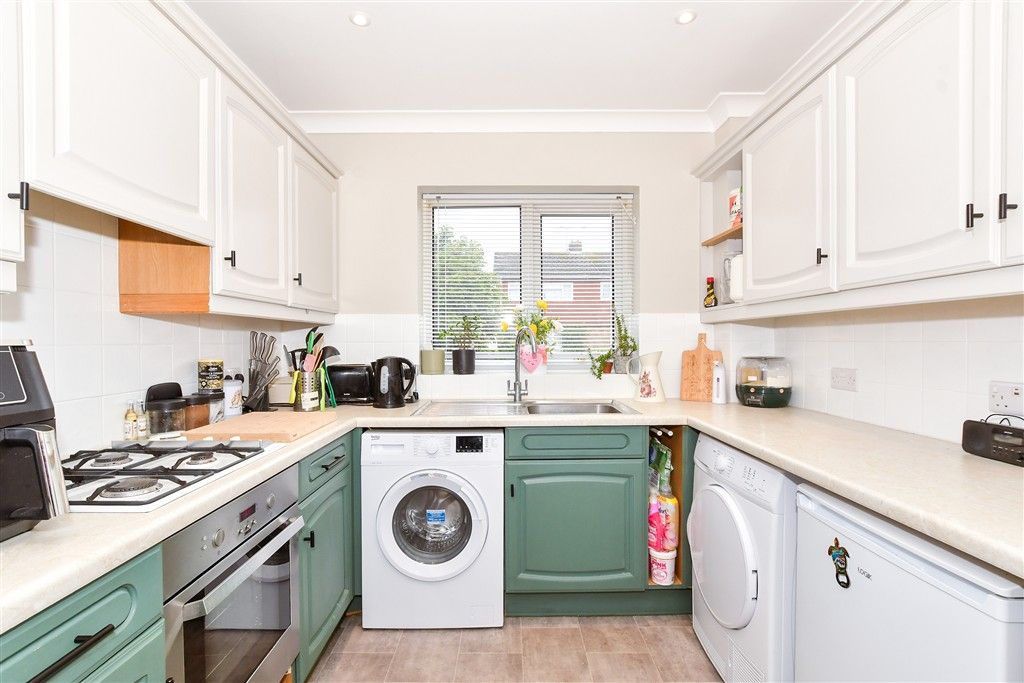 Property photo 2 of 11 Kitchen