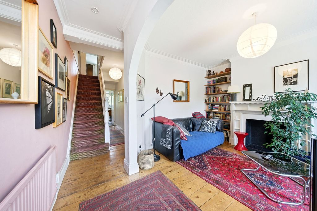 Property photo 2 of 23